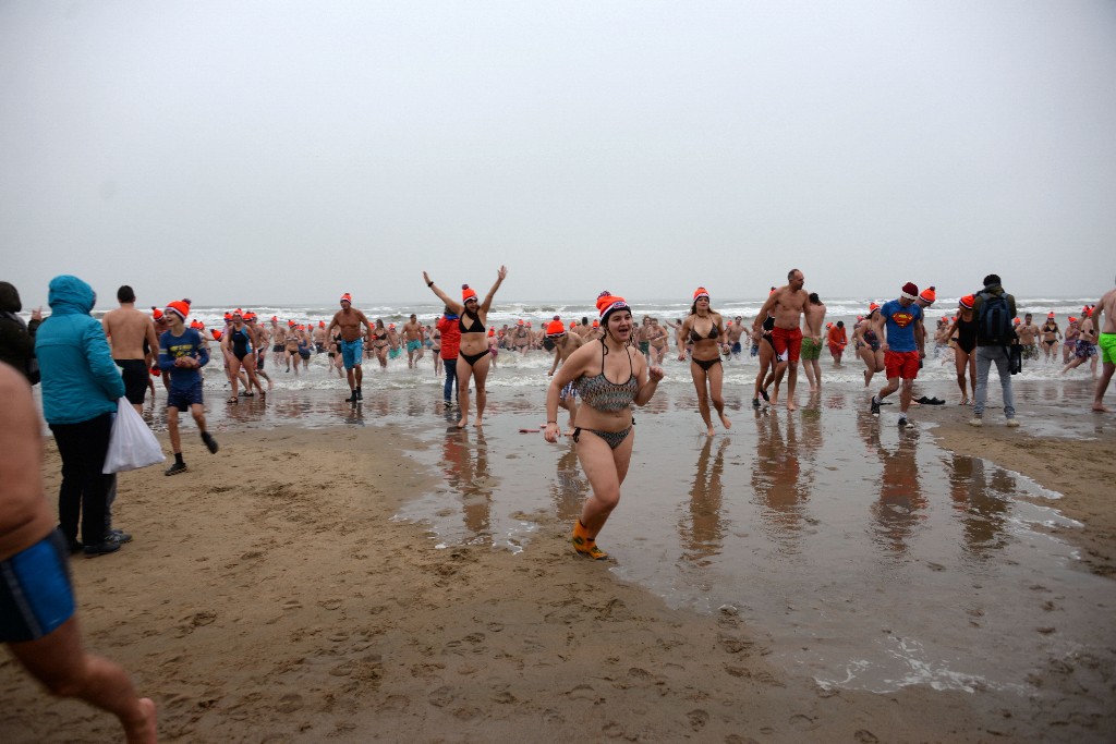 ../Images/Nieuwjaarsduik Nederzandt 2017 066.jpg